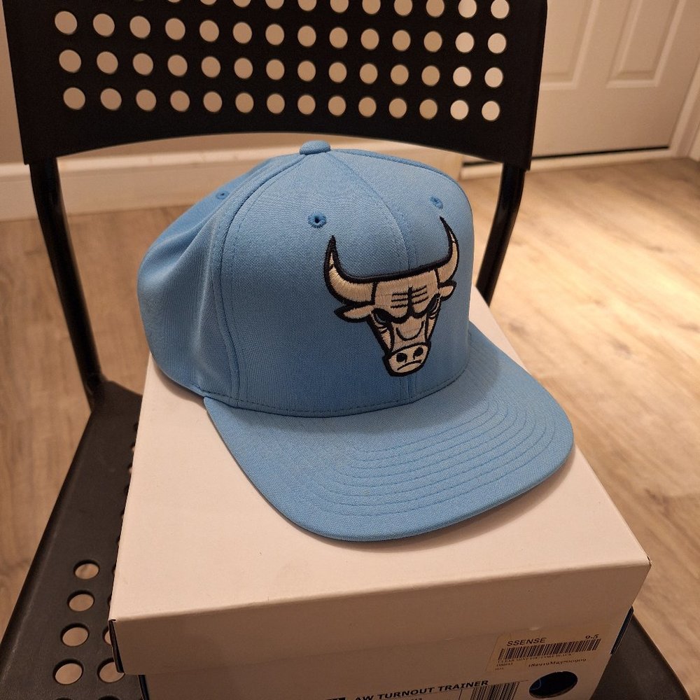 Chicago Bulls basketball Mitchell & Ness baby blue snapback cap hat
